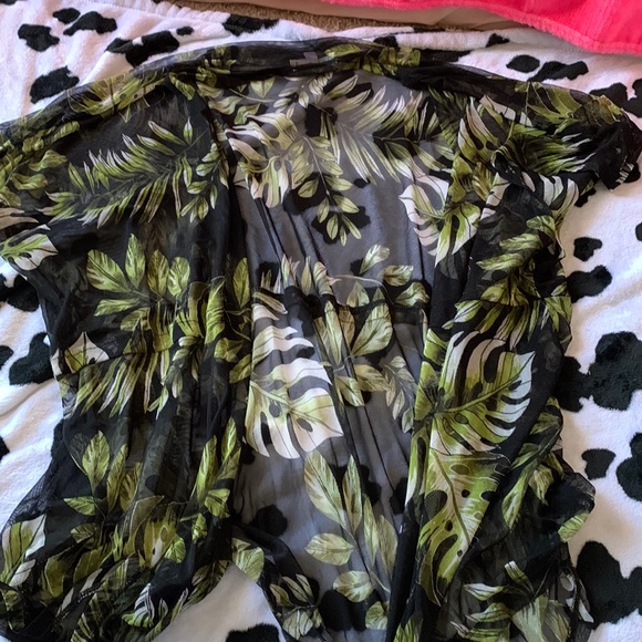 Cute coverup - Picture 2 of 3